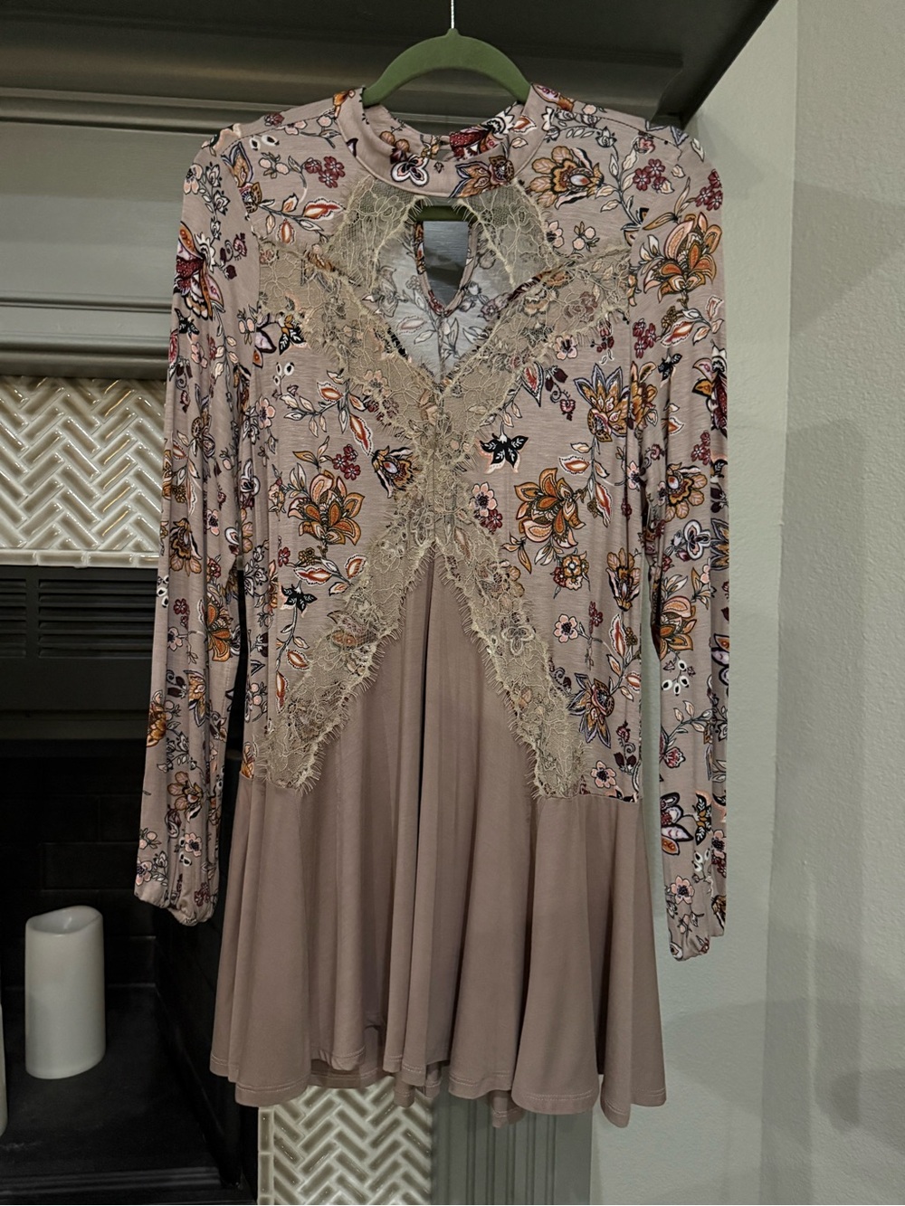 Daytrip Taupe Floral Lace-Trim Long Sleeve Tunic